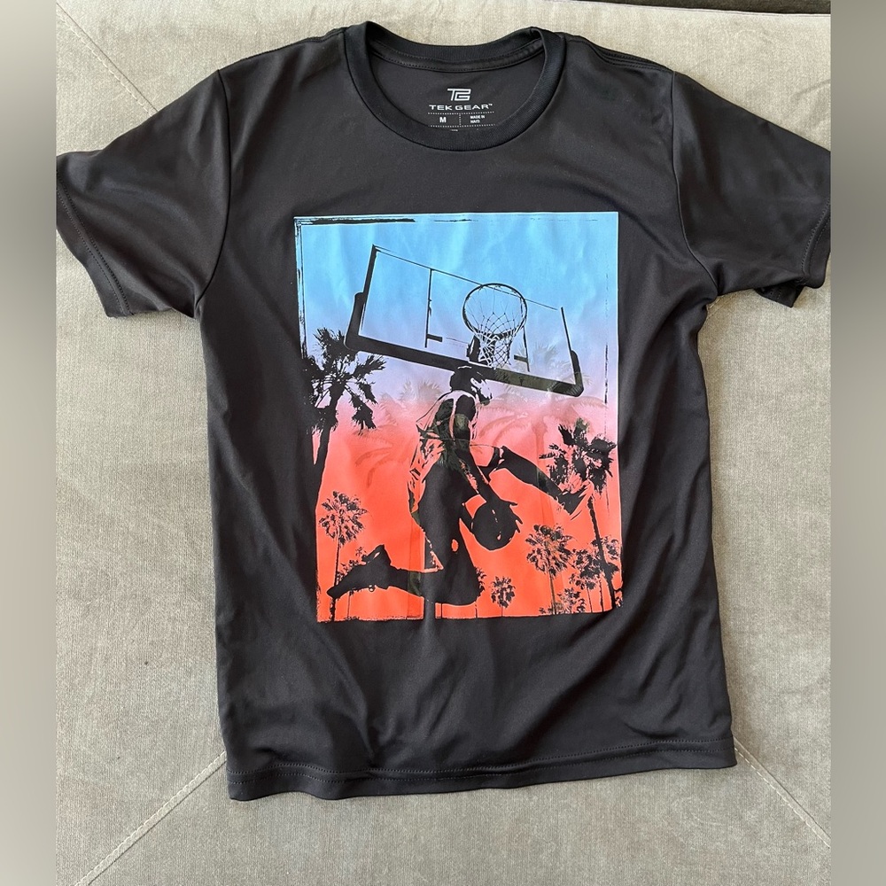 Boys tshirt size 10/12